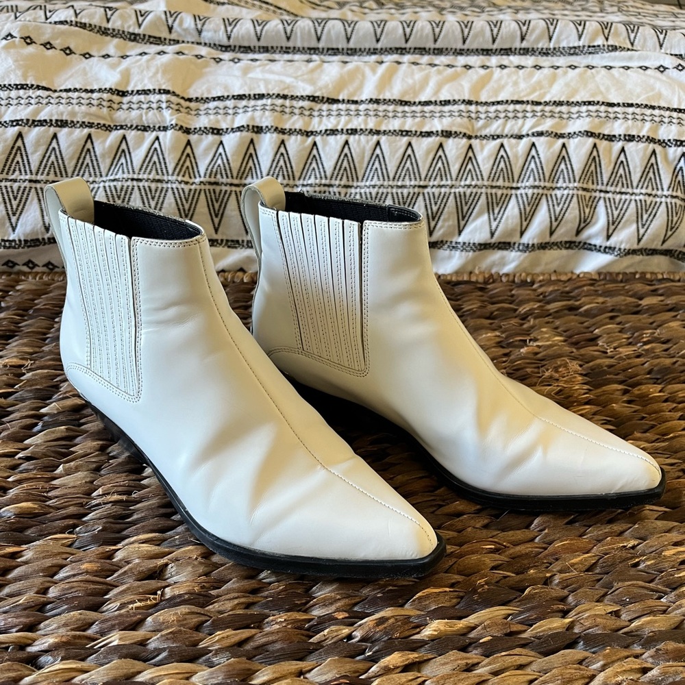 rag & bone White Leather Pointed Toe Chelsea Ankle Boots
